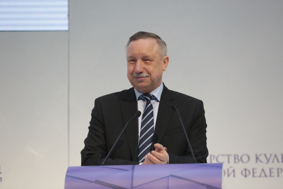 Губернатор Беглов почти четыре часа отвечал на вопросы петербуржцев в прямом эфире