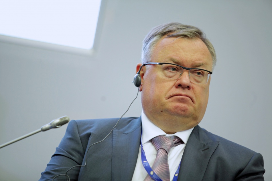 Андрей Костин объяснил, как Россия справлялась с экономическими трудностями 90-х