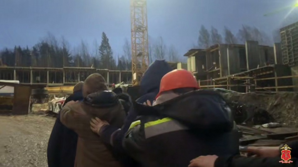Полиция устроила облаву на мигрантов на стройках под Петербургом