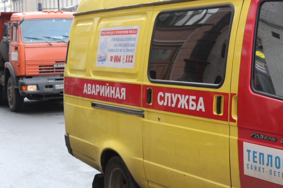 Коммунальная авария на Байконурской улице затопила проезжую часть