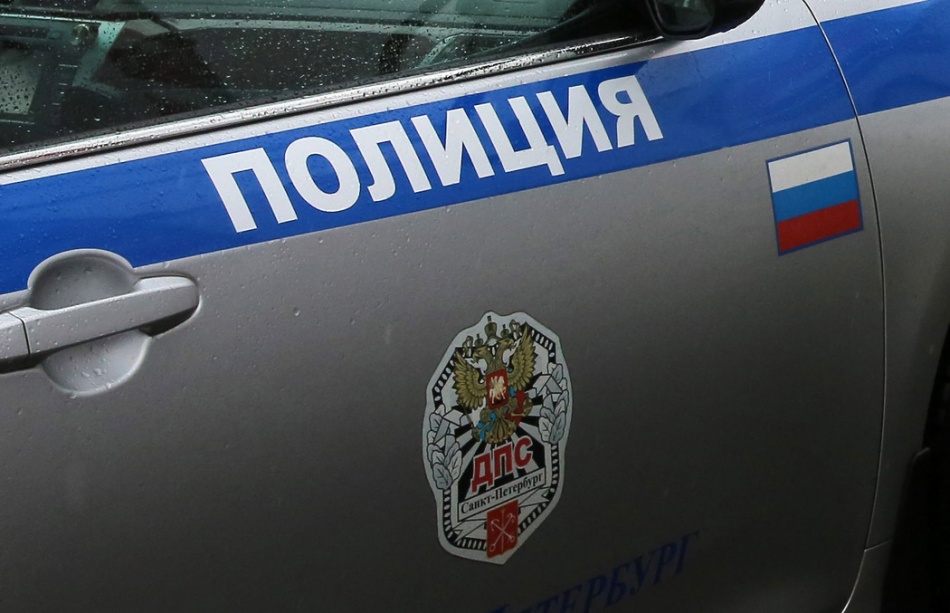 На Васильевском острове задержали пьяного водителя на похищенном внедорожнике