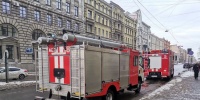 В Ломоносове при пожаре в однокомнатной квартире на улице Скуридина погибла женщина