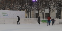 В центре Петербурга начал работу бесплатный каток на Манежной площади