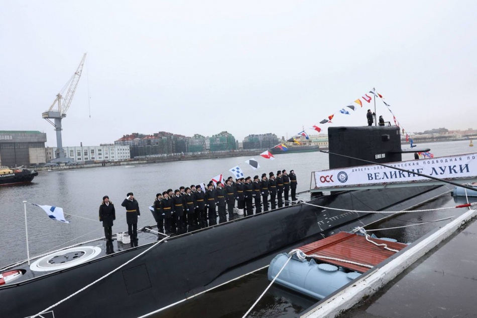 В Петербурге на подлодке «Великие Луки» состоялась торжественная церемония