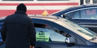 В России утвердили квоту для самозанятых таксистов на личных авто