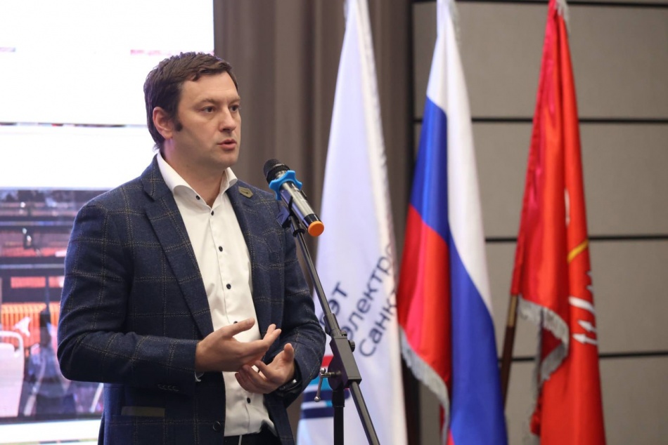 Валентин Енокаев покидает пост главы транспортного комитета Петербурга