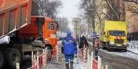 Специалисты ремонтируют аварийную теплотрассу на проспекте Ветеранов 