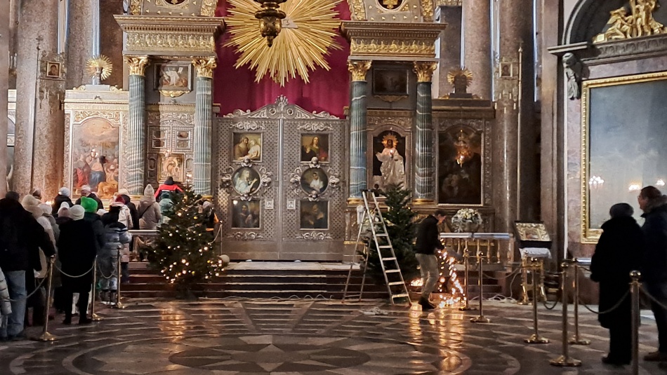 Александр Беглов обратился с поздравлением к христианам Петербурга с Рождеством