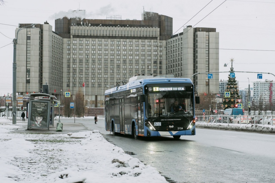 Троллейбус №9 изменил транспорт на Васильевском