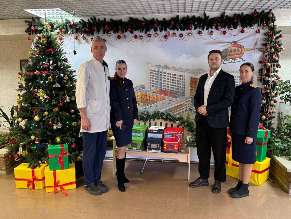 Сотрудники Следкома устроили праздник для детей в больнице на Авангардной