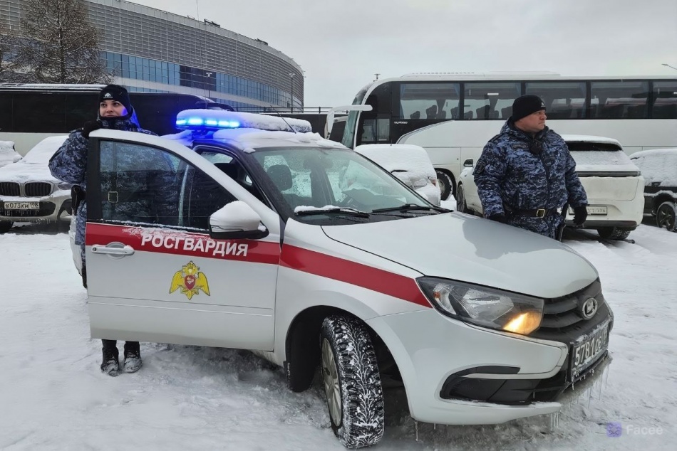 Сотрудники Росгвардии вытащили мальчика из ледяной воды на Русановской улице
