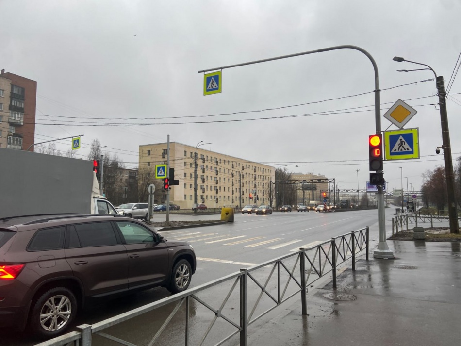 На Обуховской Обороны внедрили умные светофоры для оптимизации движения