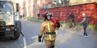 Пожар на набережной Екатерингофки в Петербурге охватил 300 квадратных метров