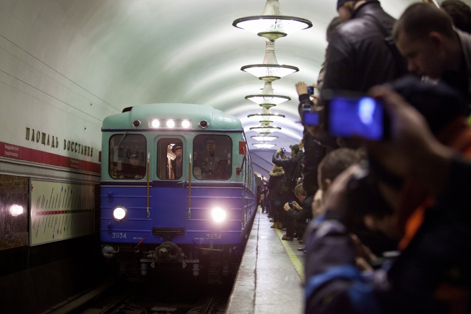 Вечером оба вестибюля станции метро Невский проспект закрыли на выход