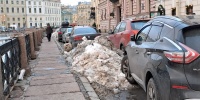 Водителям из Петербурга рассказали о последствиях, когда авто мешает снегоуборке в городе