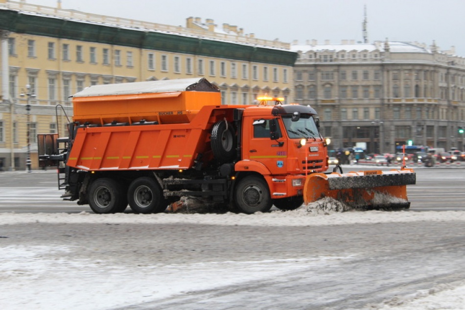В Петербурге дорожные службы перейдут на усиленный режим до конца праздников
