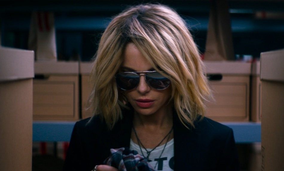 Кейт Бекинсейл удивила подписчиков необычными фото и признанием о потере матери