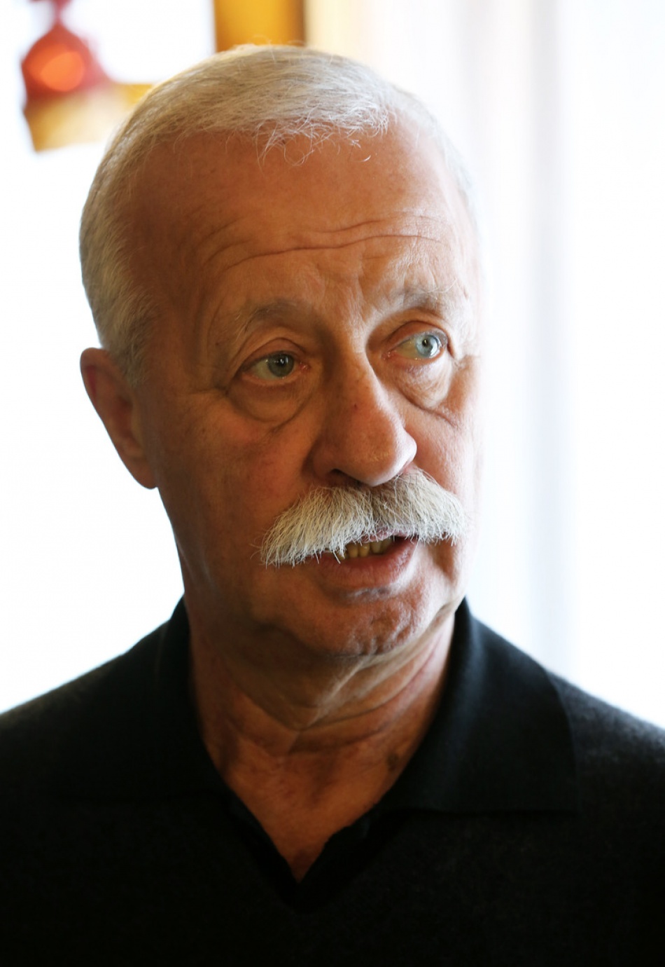 Сын Артема Якубовича предотвратил попытку обмана известного телеведущего