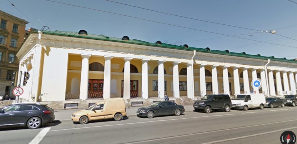 Неизвестные разрисовали фасад Ямского рынка в центре Петербурга