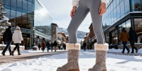 Белла Хадид задала новую зимнюю моду носить леггинсы и Uggs в 2026 году