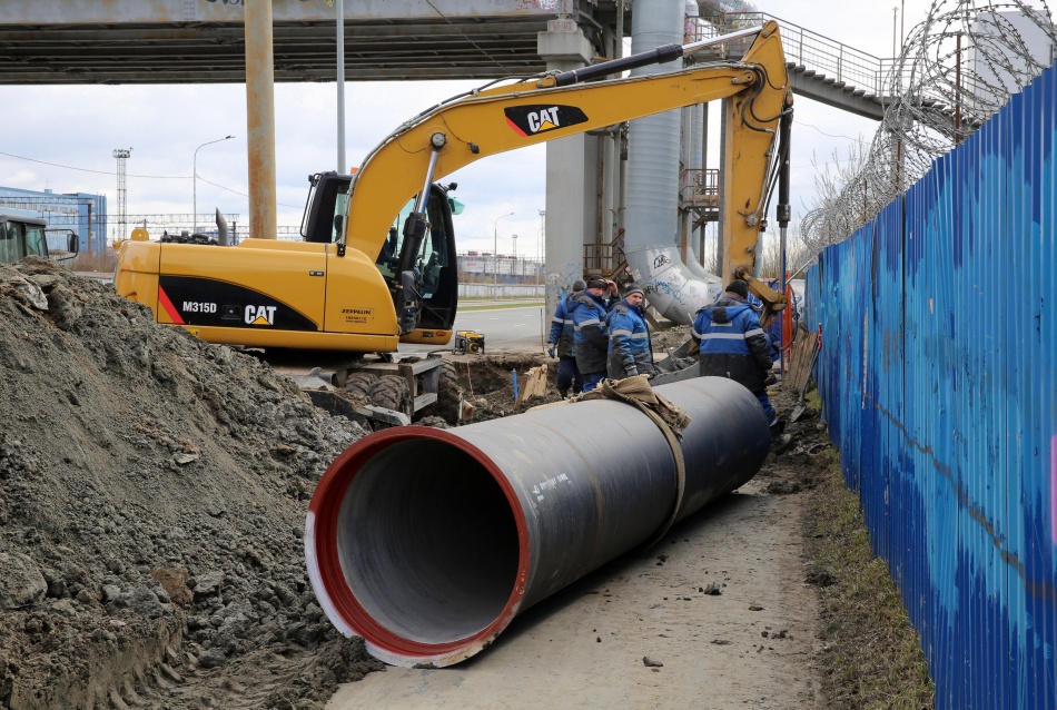 На 14-й линии В.О продолжается ремонт крупной теплотрассы и ограничено движение