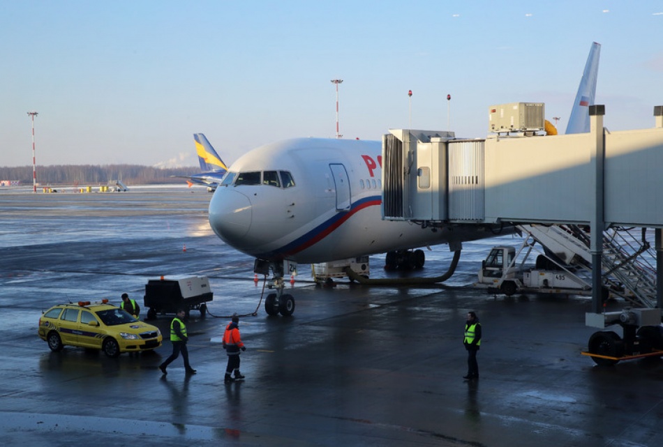 Пассажиры рейса из Петербурга в Волгоград провели в ожидании вылета почти сутки