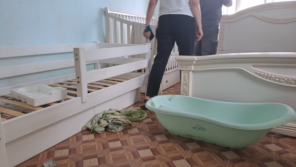Жители Арцеуловской аллеи снова страдают от коммунальных потопов в доме