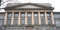 Экскаватор опрокинулся при демонтаже здания ВНИИБа в Петербурге