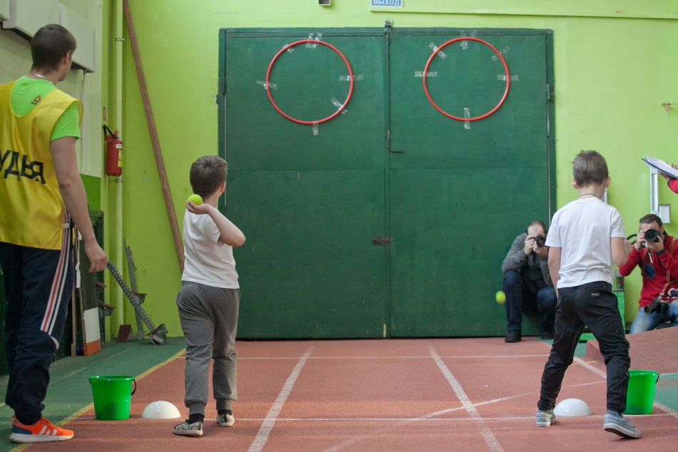 Прокуратура требует компенсацию за травму школьника на физкультуре в Петербурге