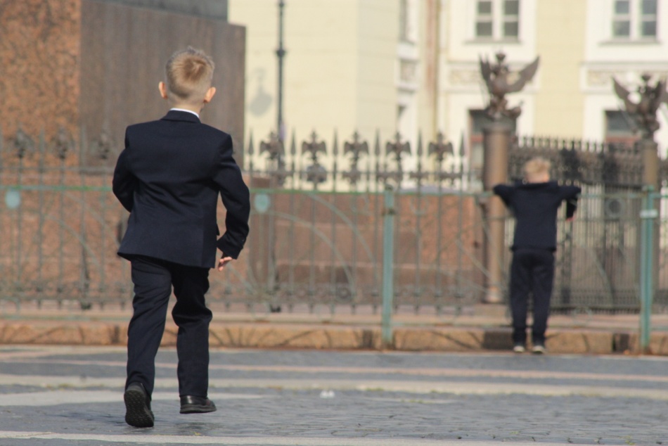 В Петербурге семье с тремя детьми отказали в выплате за школьную форму