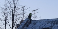 В Петербурге предложили новые способы предотвращения наледи на крышах зданий