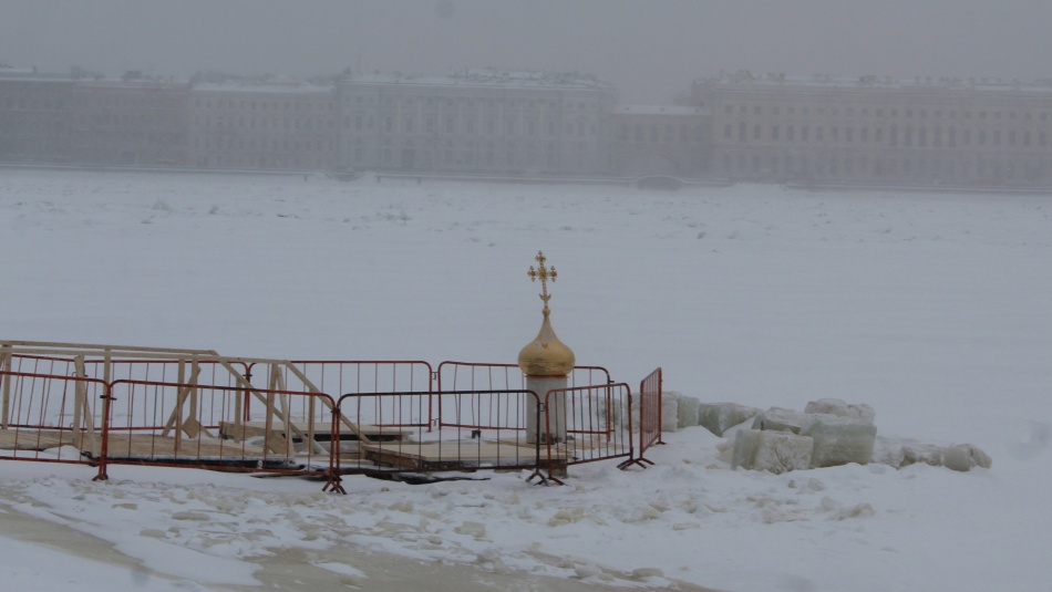 В Петербурге открыли купель у Петропавловской крепости для крещенских купаний