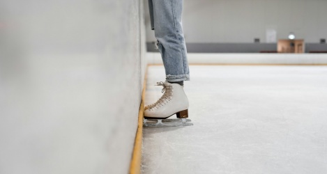 Где в Петербурге покататься на коньках под крышей