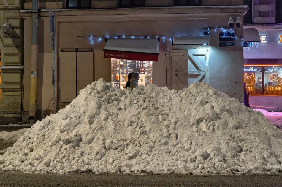 В Петербурге за зиму переработали рекордный объем снега - более миллиона кубометров