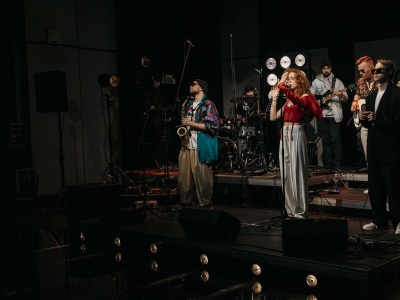 Фото Концерт группы (Богемный) Люфт Управляемый музыкальный хаос весенней сцены Фото Концерт группы (Богемный) Люфт Управляемый музыкальный хаос весенней сцены