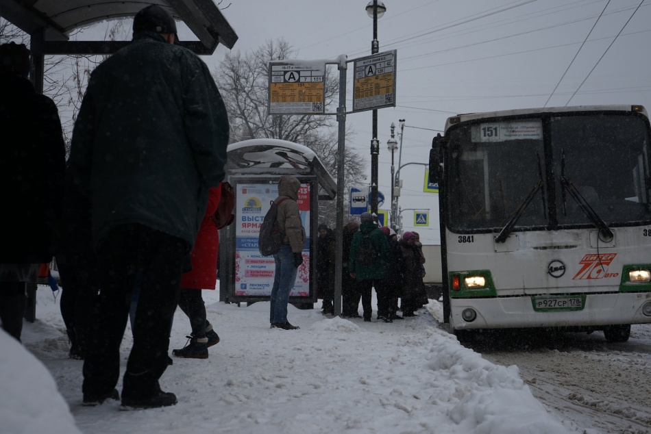 В Петербурге пообещали наладить транспорт к метро Юго-Западная после жалоб