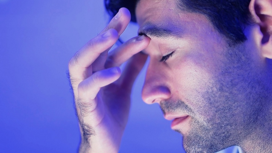 Недостаток сна разрушает защиту мозга и замедляет мышление, выяснили ученые