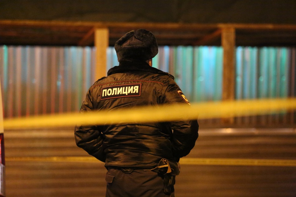 Следственный комитет начал проверку из-за падения наледи в центре Петербурга