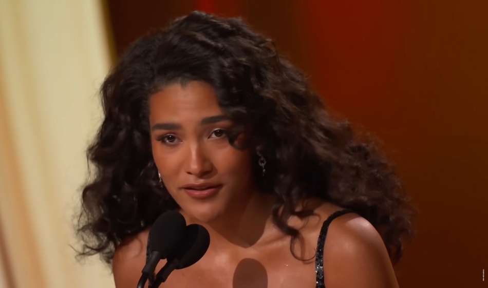 Гламур в стиле 70-х и лондонская свобода: как Оливия Дин покорила Грэмми 2026