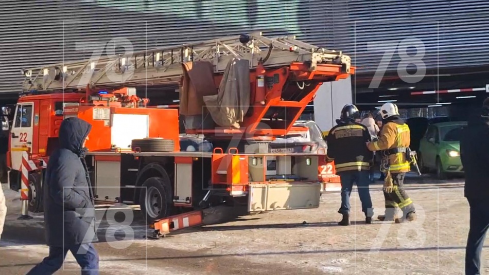 Пожар в ресторане ТЦ «Капитолий»: сотни посетителей срочно вывели из здания