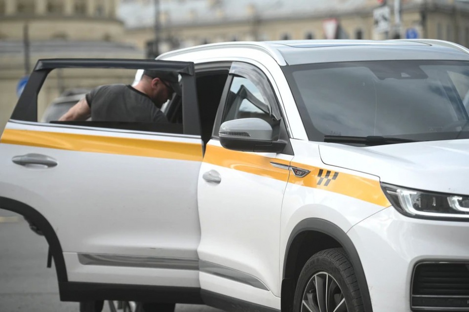 Водители такси в Петербурге зарабатывают больше, чем в Москве и регионах России