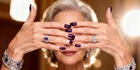 Темно-фиолетовый френч: как новый маникюр стал символом статуса и вкуса