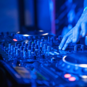 Вечеринка "In Beat We Trust"