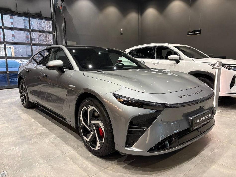 Гибридный купе проверили на заснеженных трассах в −30 °C