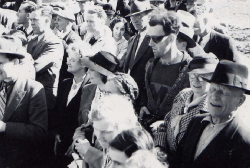 Фото из 1941 года с загадочным мужчиной вызвало споры о путешествиях во времени