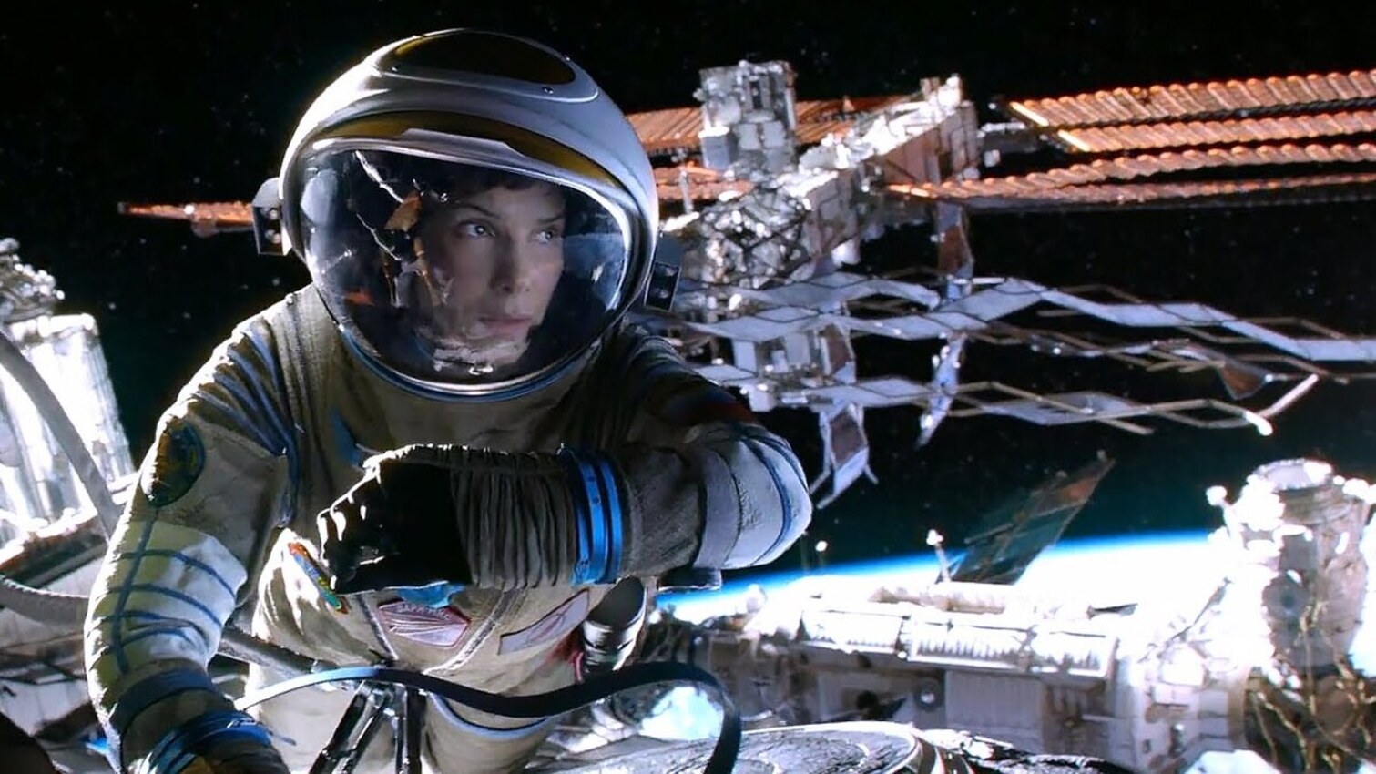 Кадр из фильма &laquo;Гравитация&raquo;