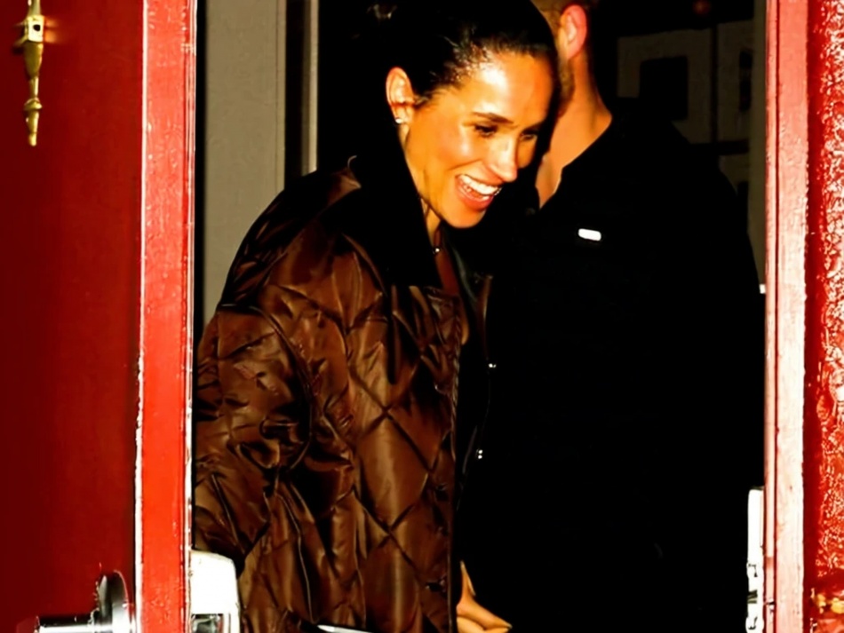 Меган Маркл выбрала классический британский стиль для городского выхода