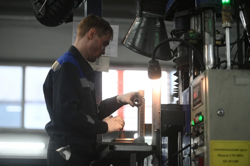 В Петербурге рабочие профессии бьют рекорды по зарплатам: кто в лидерах