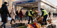В Петербурге ликвидировали стихийные цветочные рынки у метро перед 8 Марта