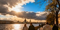 В Петербурге потеплеет до +13: солнце сменит облака, дождей не будет